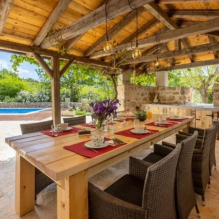 Bell Aria Villa *