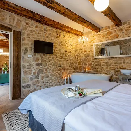 Bell Aria Villa *